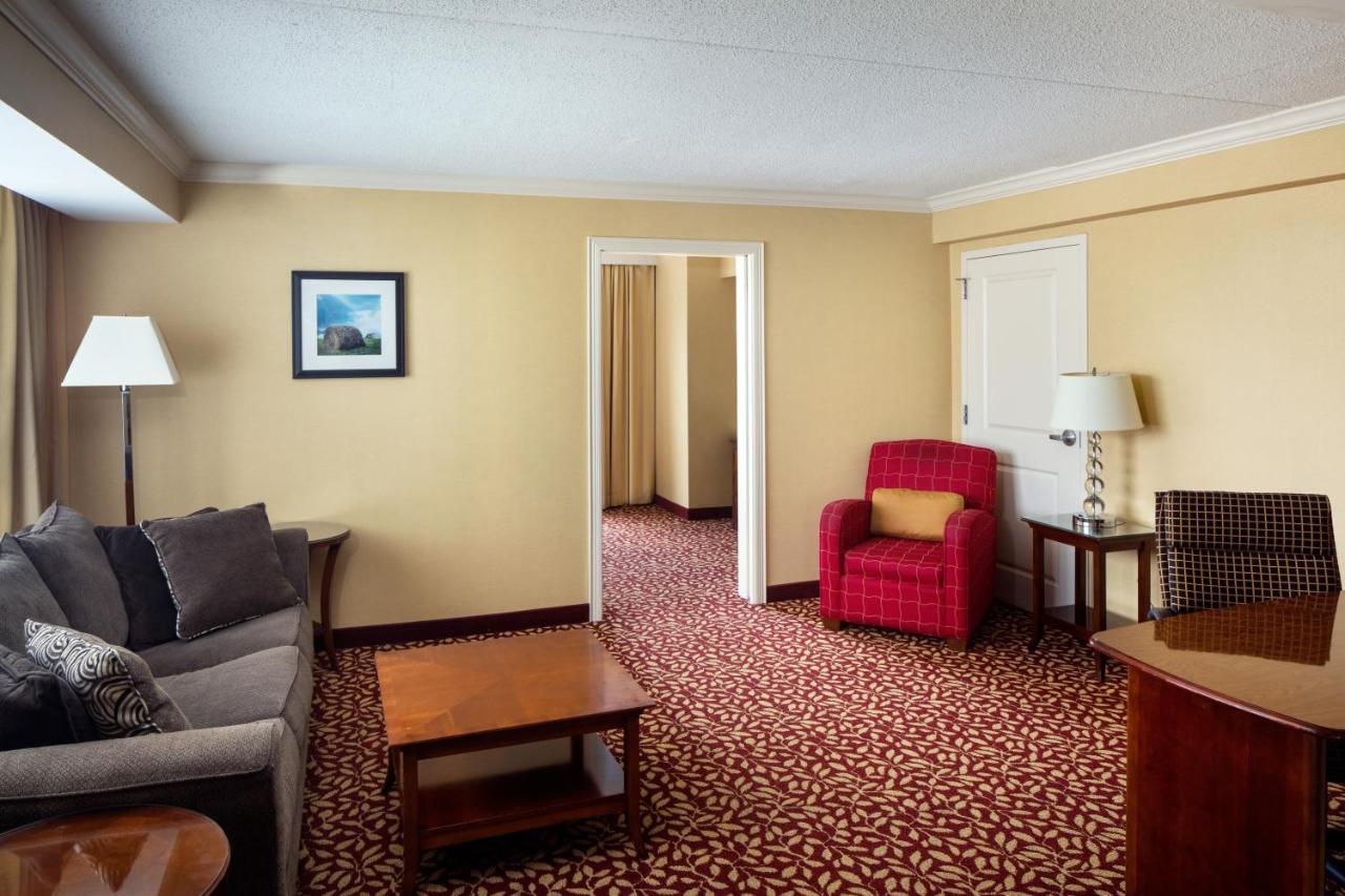 Отель Indianapolis Marriott East Экстерьер фото