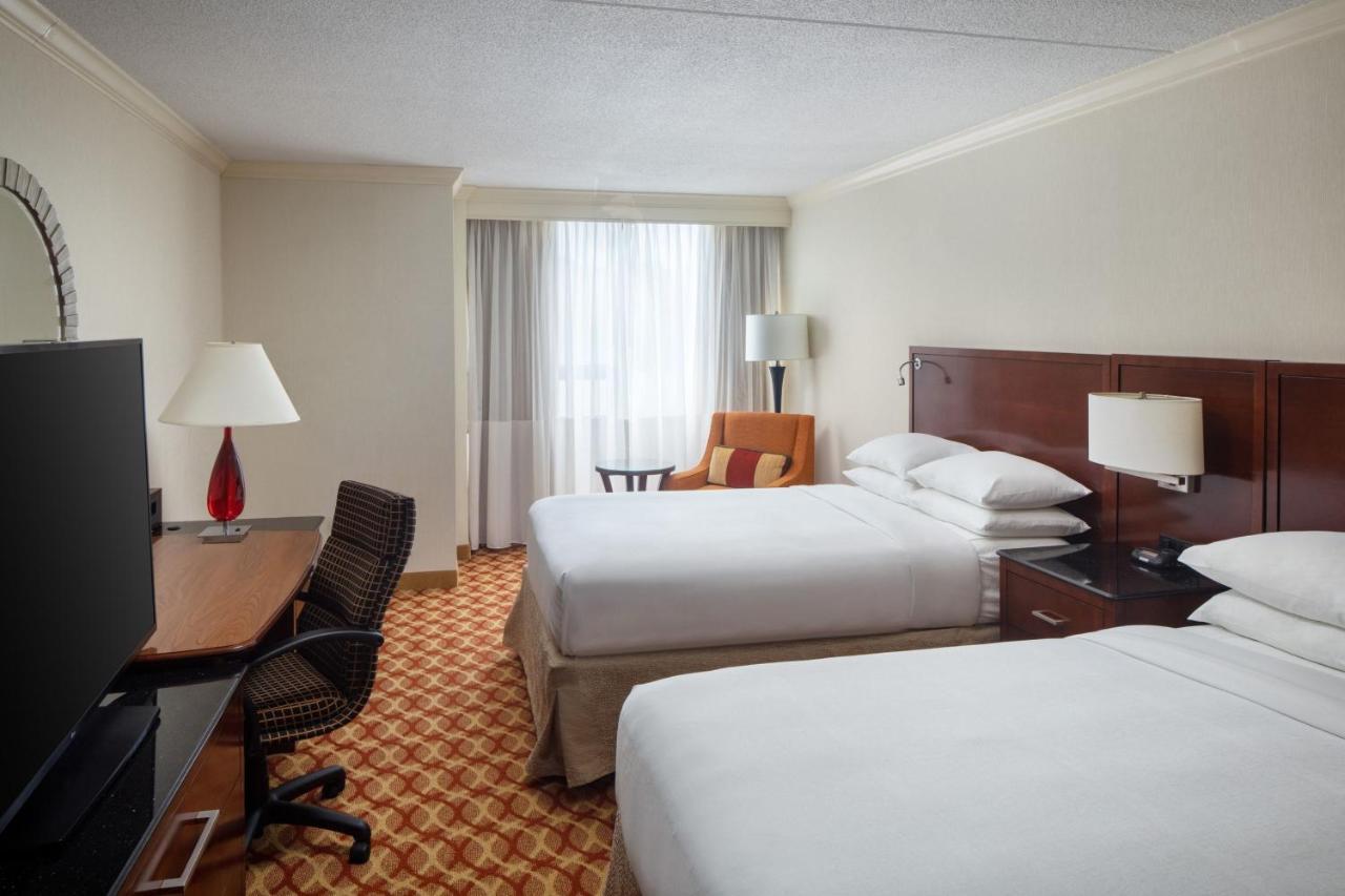 Отель Indianapolis Marriott East Экстерьер фото