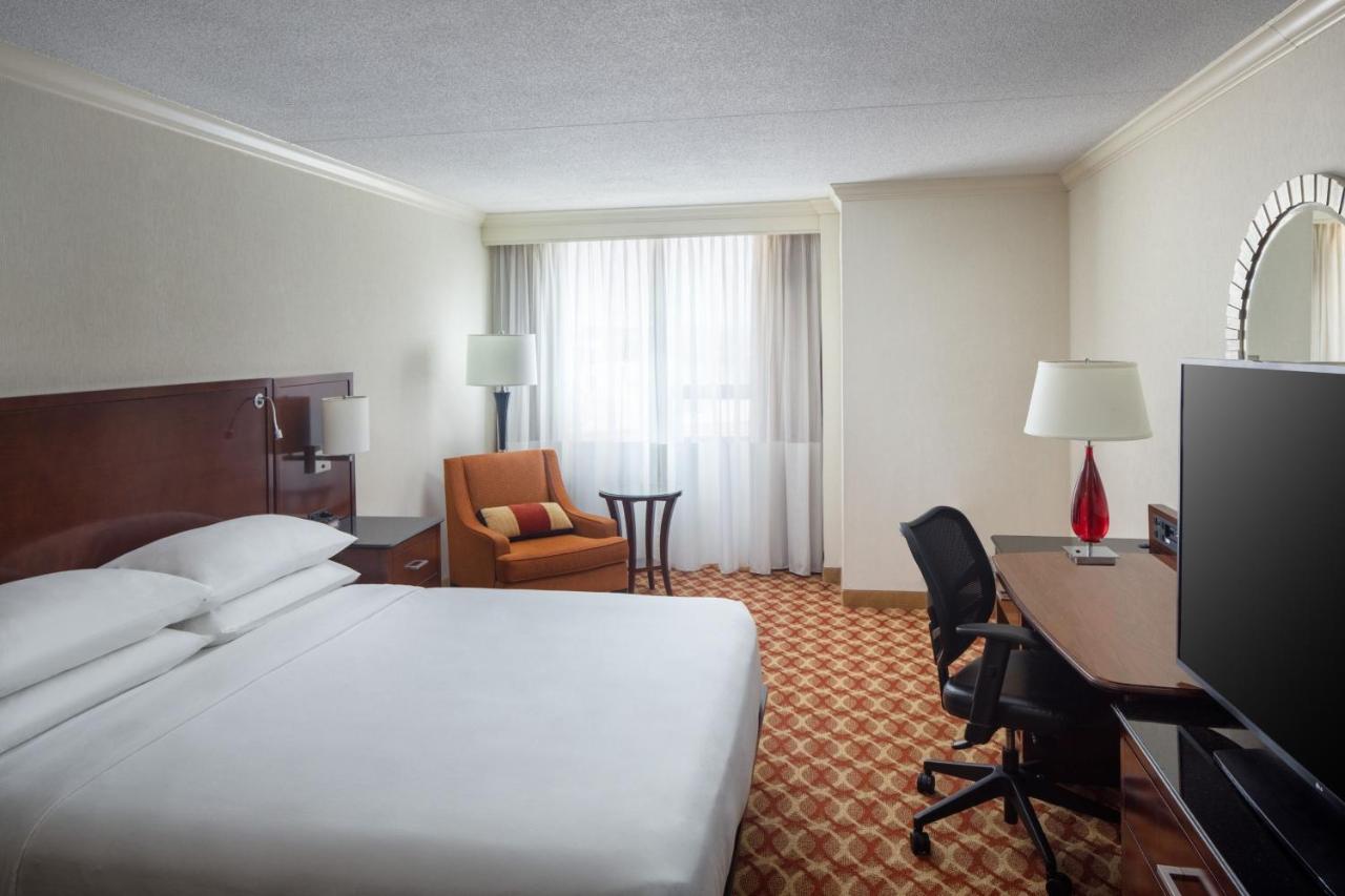 Отель Indianapolis Marriott East Экстерьер фото