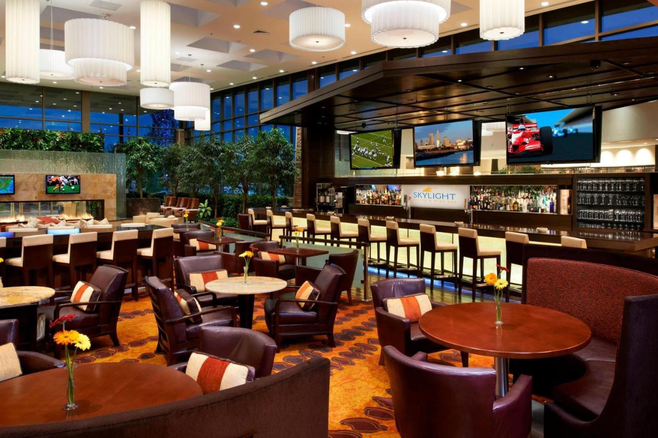 Отель Indianapolis Marriott East Экстерьер фото