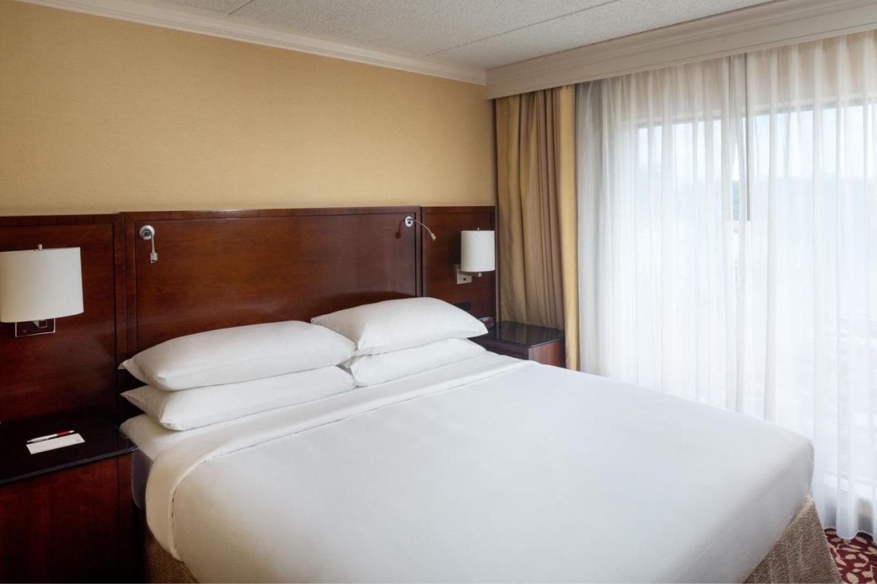 Отель Indianapolis Marriott East Экстерьер фото