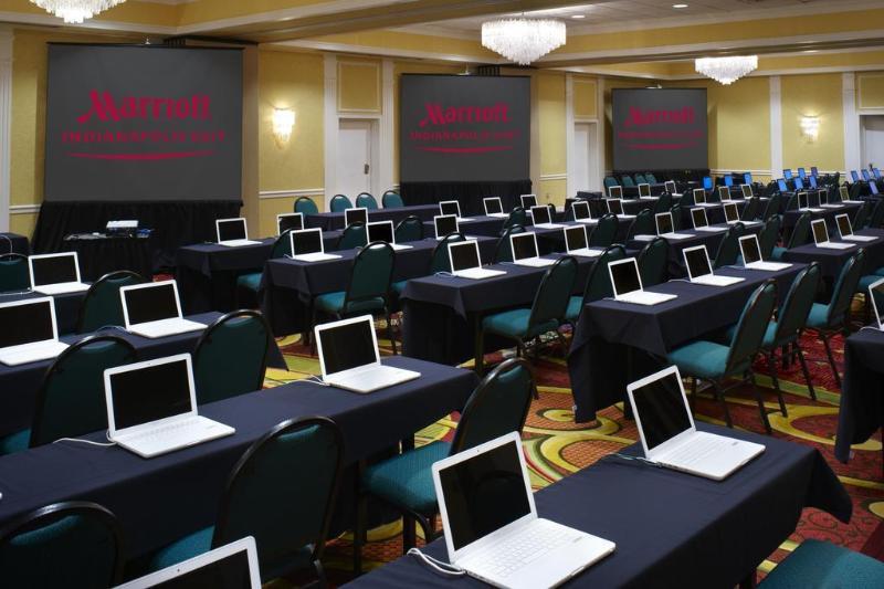 Отель Indianapolis Marriott East Экстерьер фото