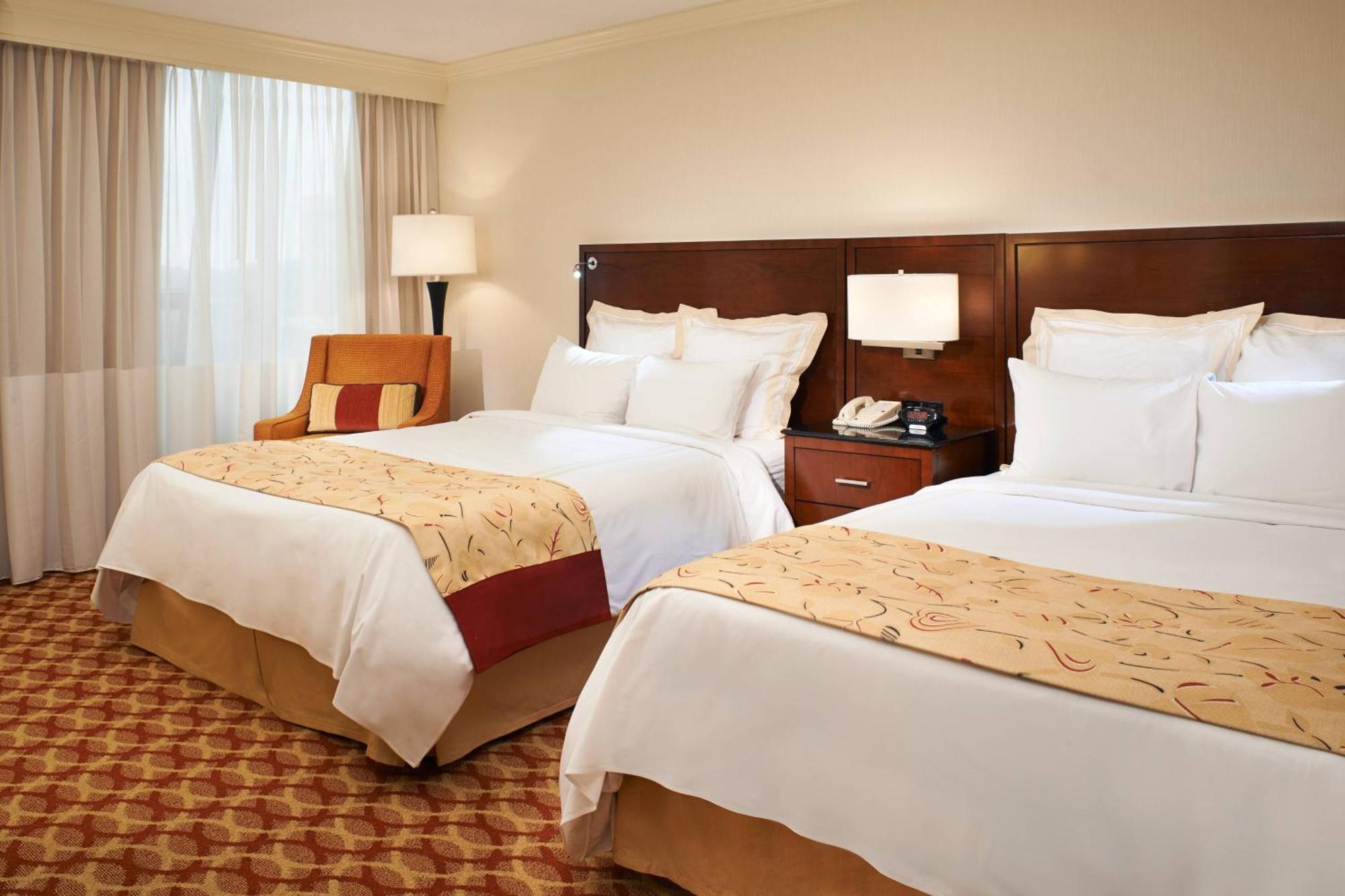Отель Indianapolis Marriott East Экстерьер фото