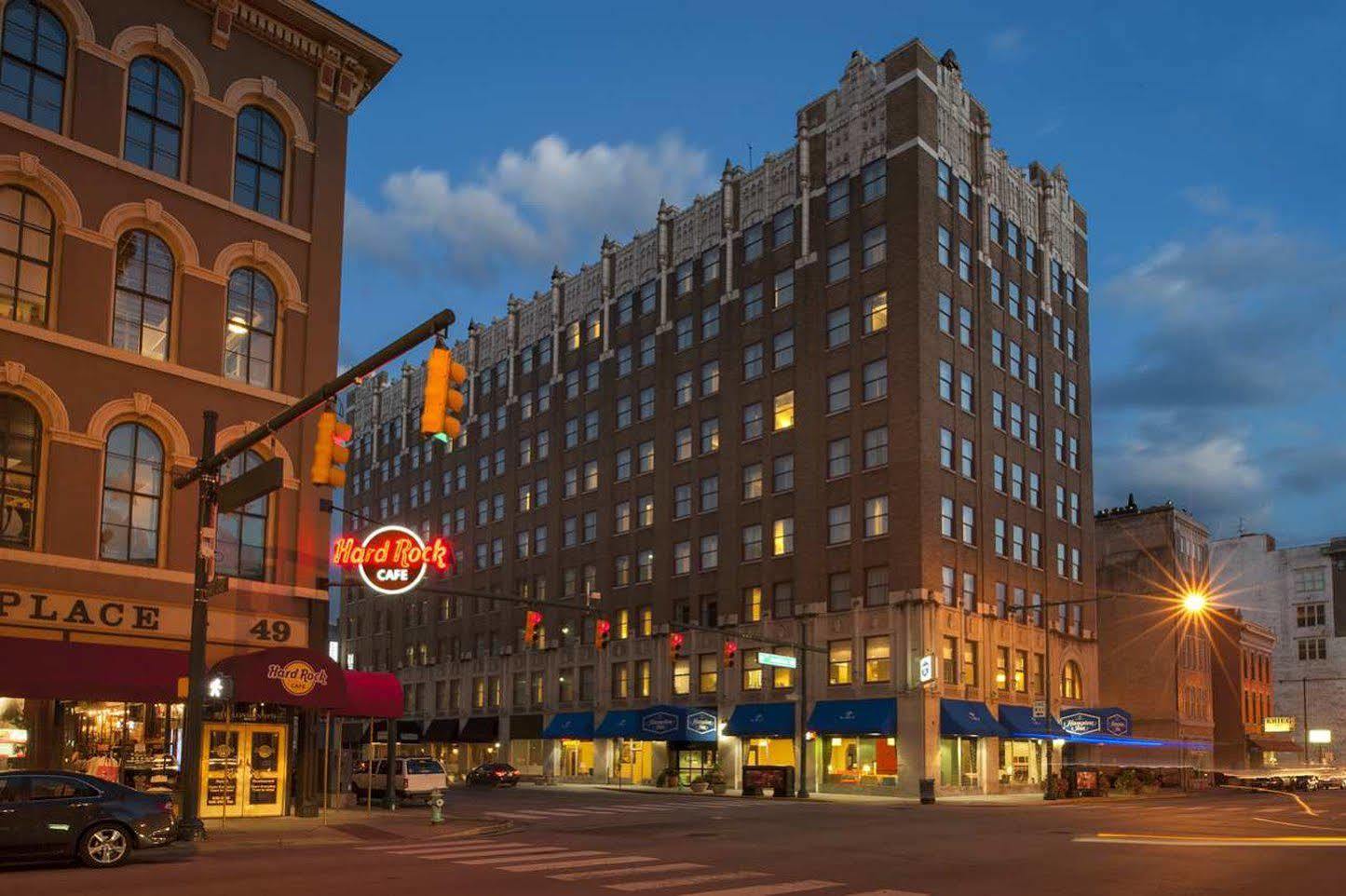 Отель Indianapolis Marriott East Экстерьер фото