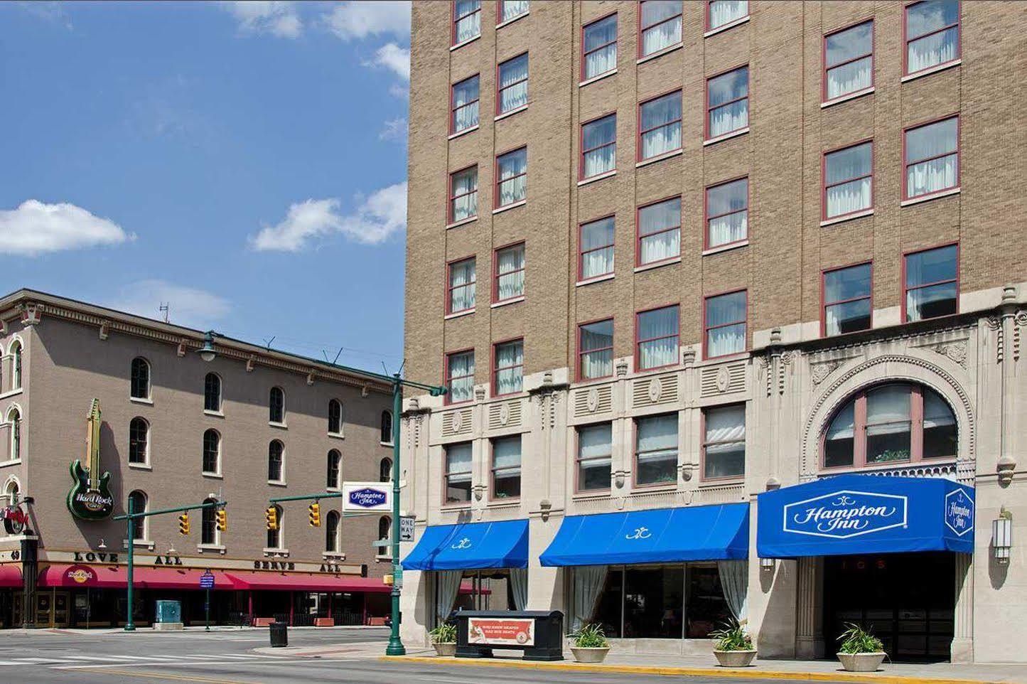 Отель Indianapolis Marriott East Экстерьер фото