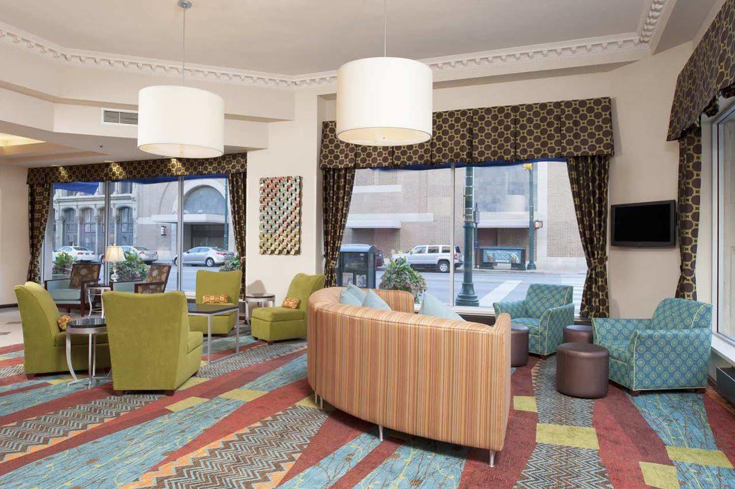 Отель Indianapolis Marriott East Экстерьер фото