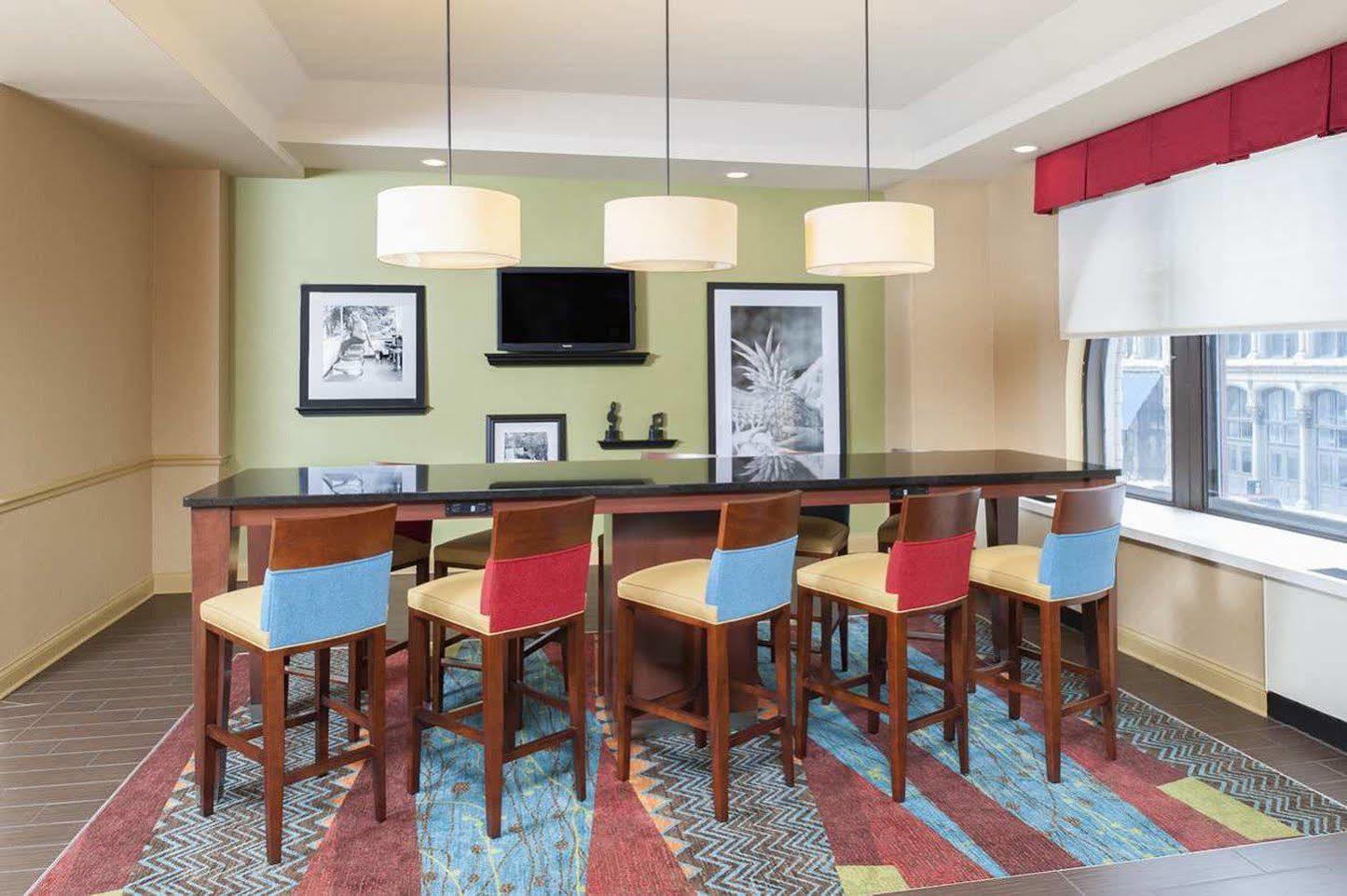 Отель Indianapolis Marriott East Экстерьер фото