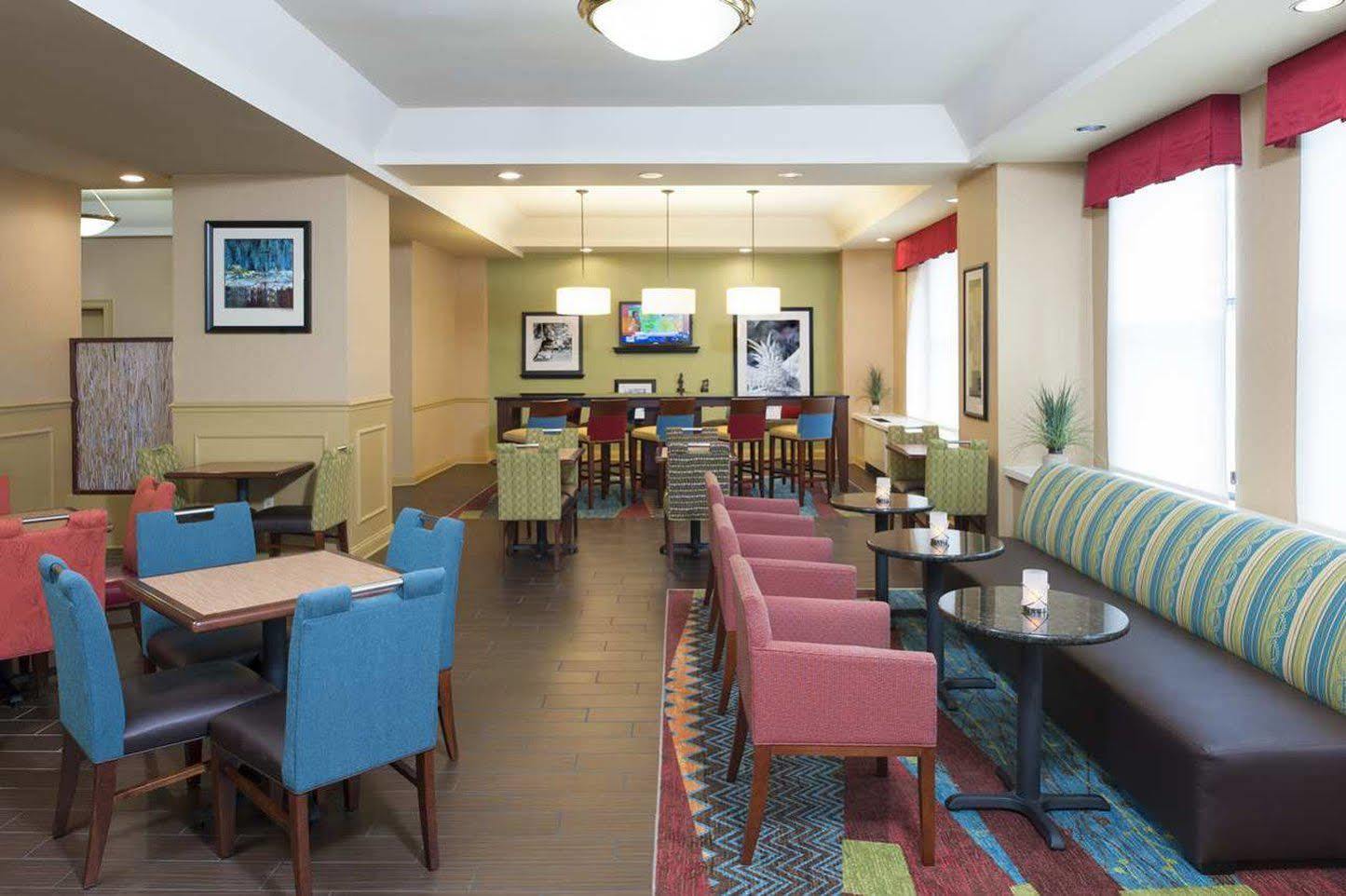 Отель Indianapolis Marriott East Экстерьер фото