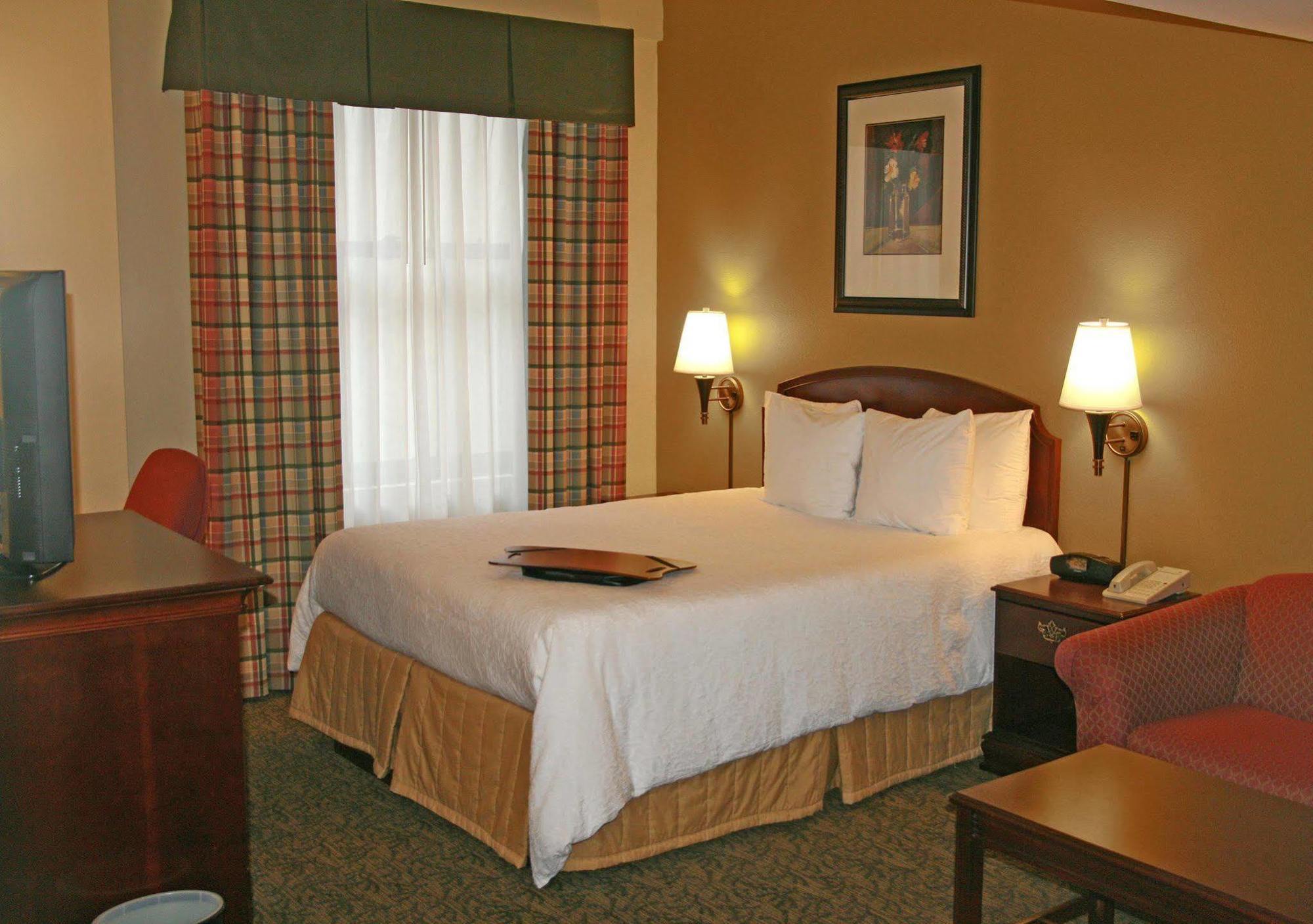 Отель Indianapolis Marriott East Экстерьер фото