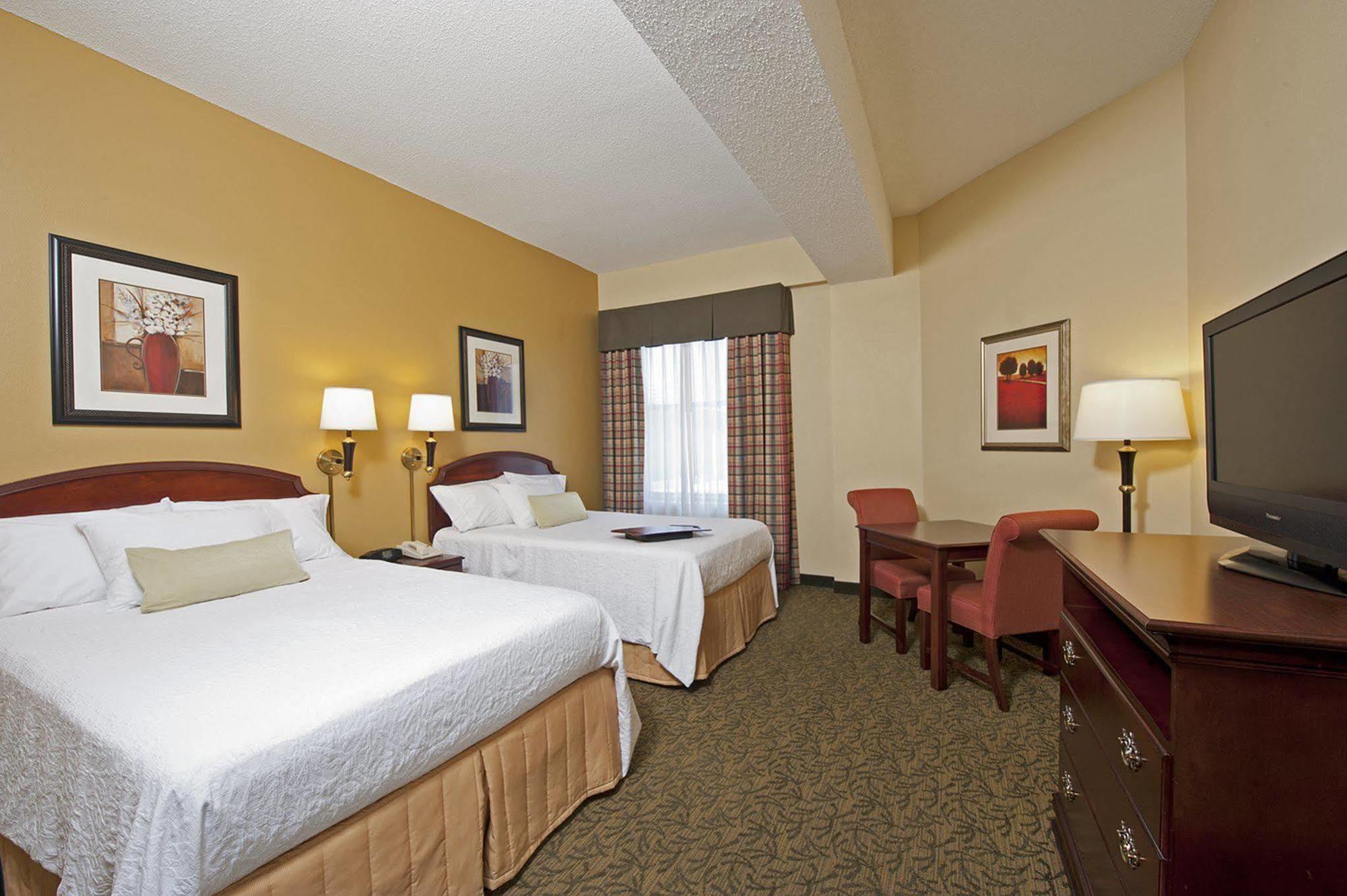 Отель Indianapolis Marriott East Экстерьер фото