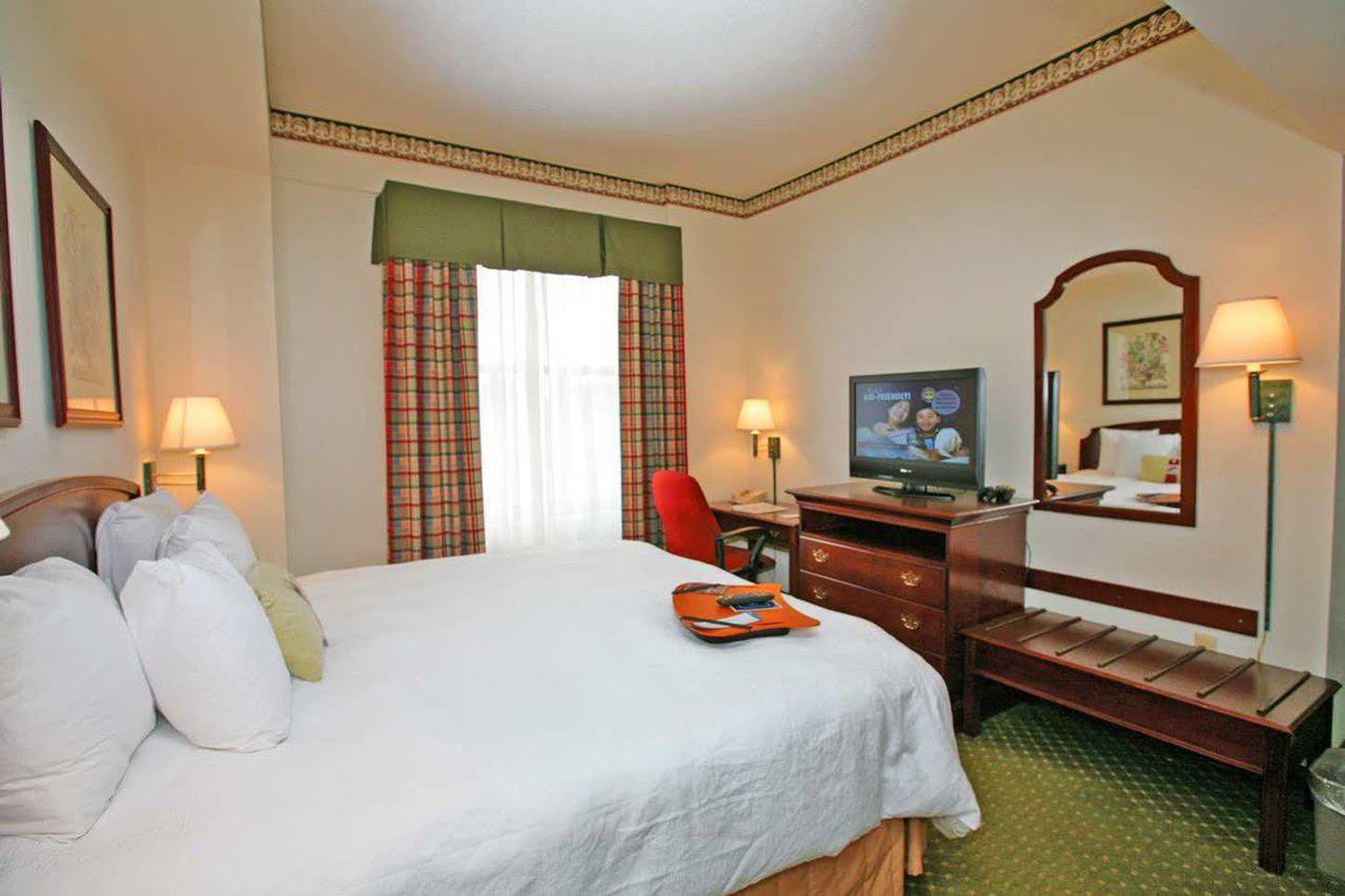 Отель Indianapolis Marriott East Экстерьер фото