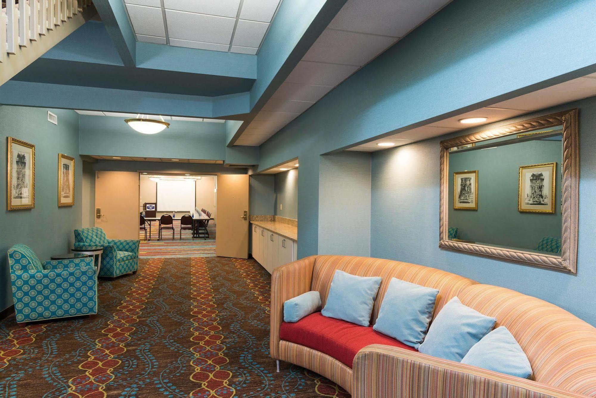 Отель Indianapolis Marriott East Экстерьер фото