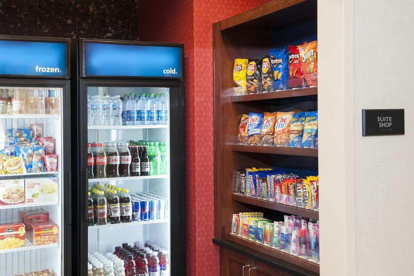 Отель Indianapolis Marriott East Экстерьер фото